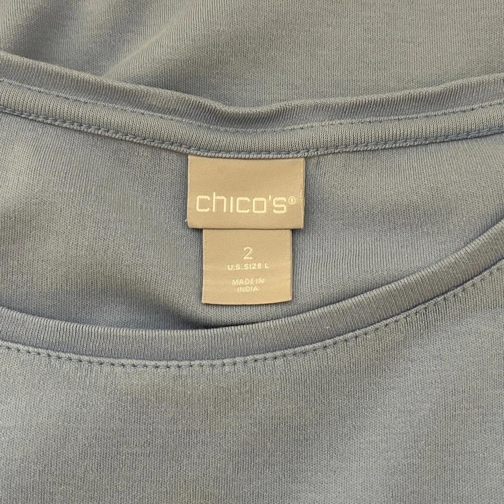 Chico's Periwinkle Blue 3/4 Sleeve Top with Side Button Detail. 2 (large) - Picture 4 of 6